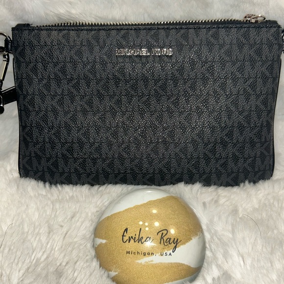 Michael Kors Handbags - Michael Kors Black Jet Set Crossbody Bag